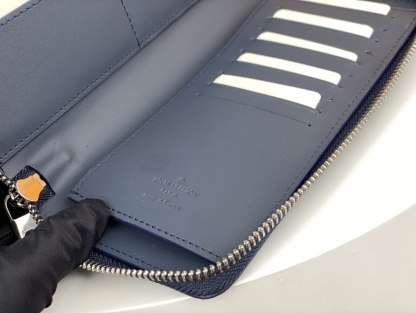 ルイ-ヴィトン(Louis Vuitton) ジッピーウォレット･ヴェルティカル