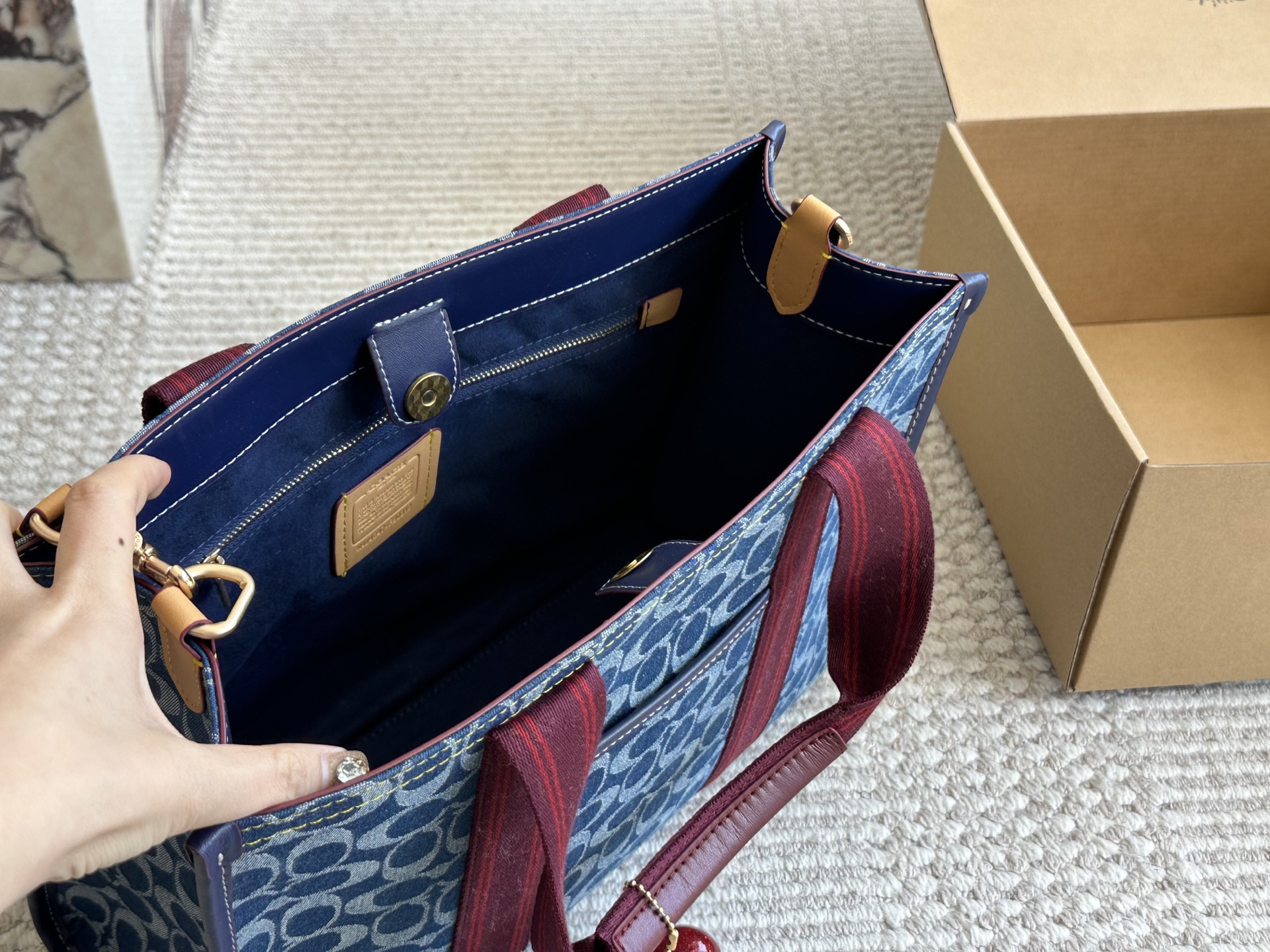 コーチ「Coach」定番ロゴ入りショッピングバッグトートバッグ