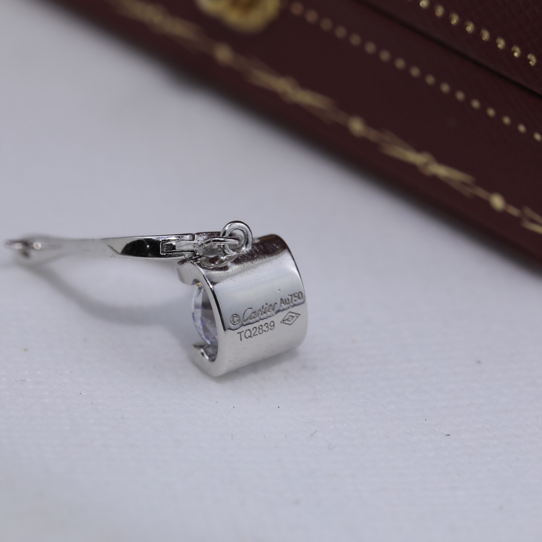 カルティエ「Cartier」ラブ シングルダイヤモンド ホーン ピアス