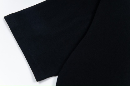 バレンシアガ「Balenciaga」流体文字クラシックプリント半袖