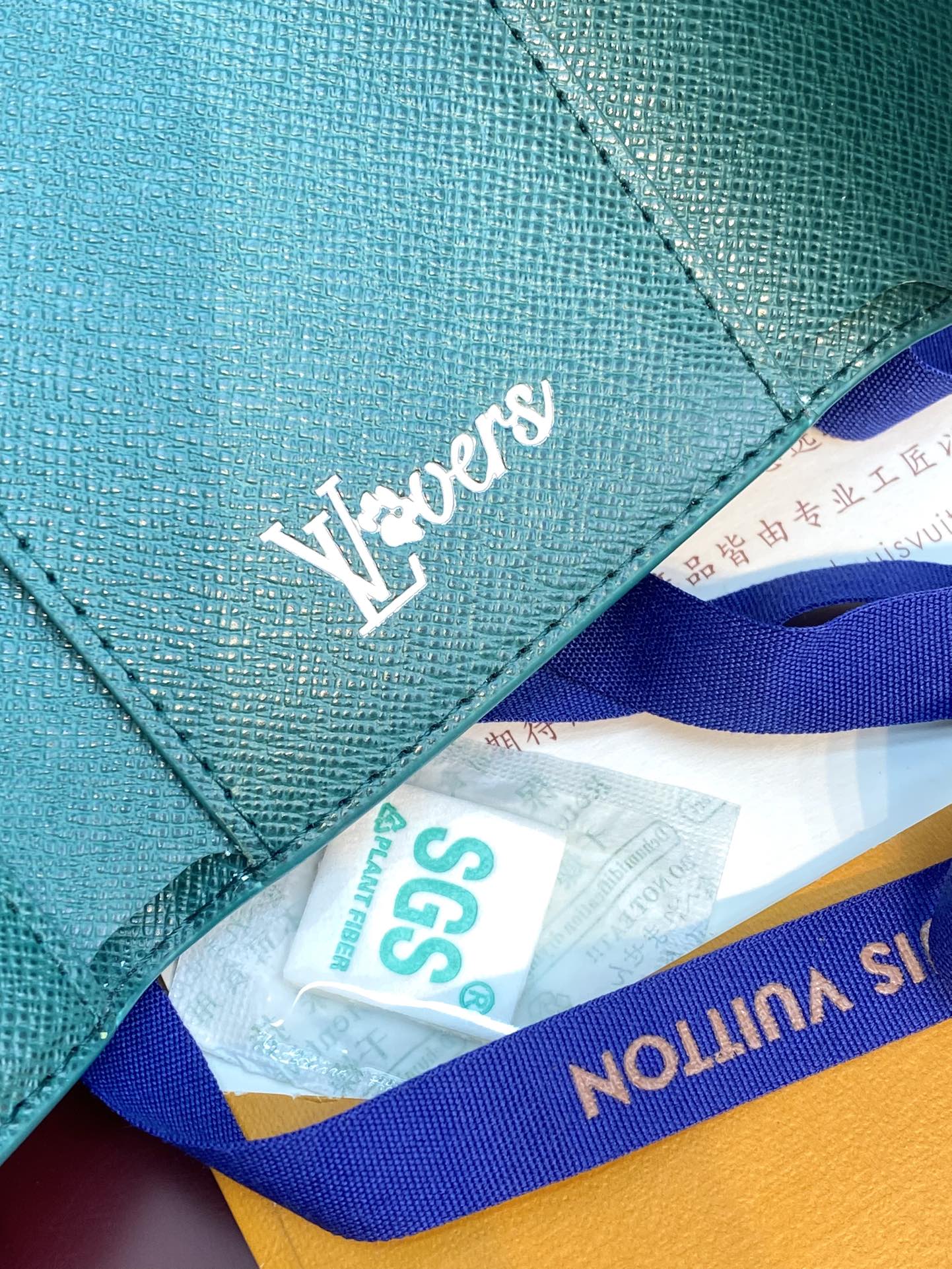 ルイ-ヴィトン(Louis Vuitton) ヴィクター ウォレット