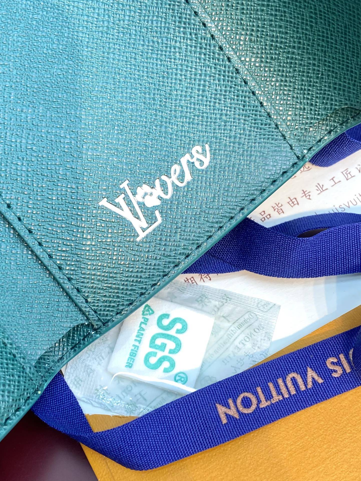 ルイ-ヴィトン(Louis Vuitton) ヴィクター ウォレット