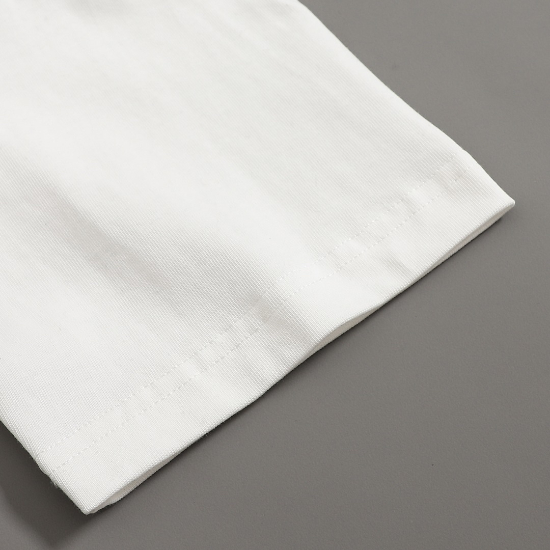 バレンシアガ「Balenciaga」赤美紋紙プリント半袖