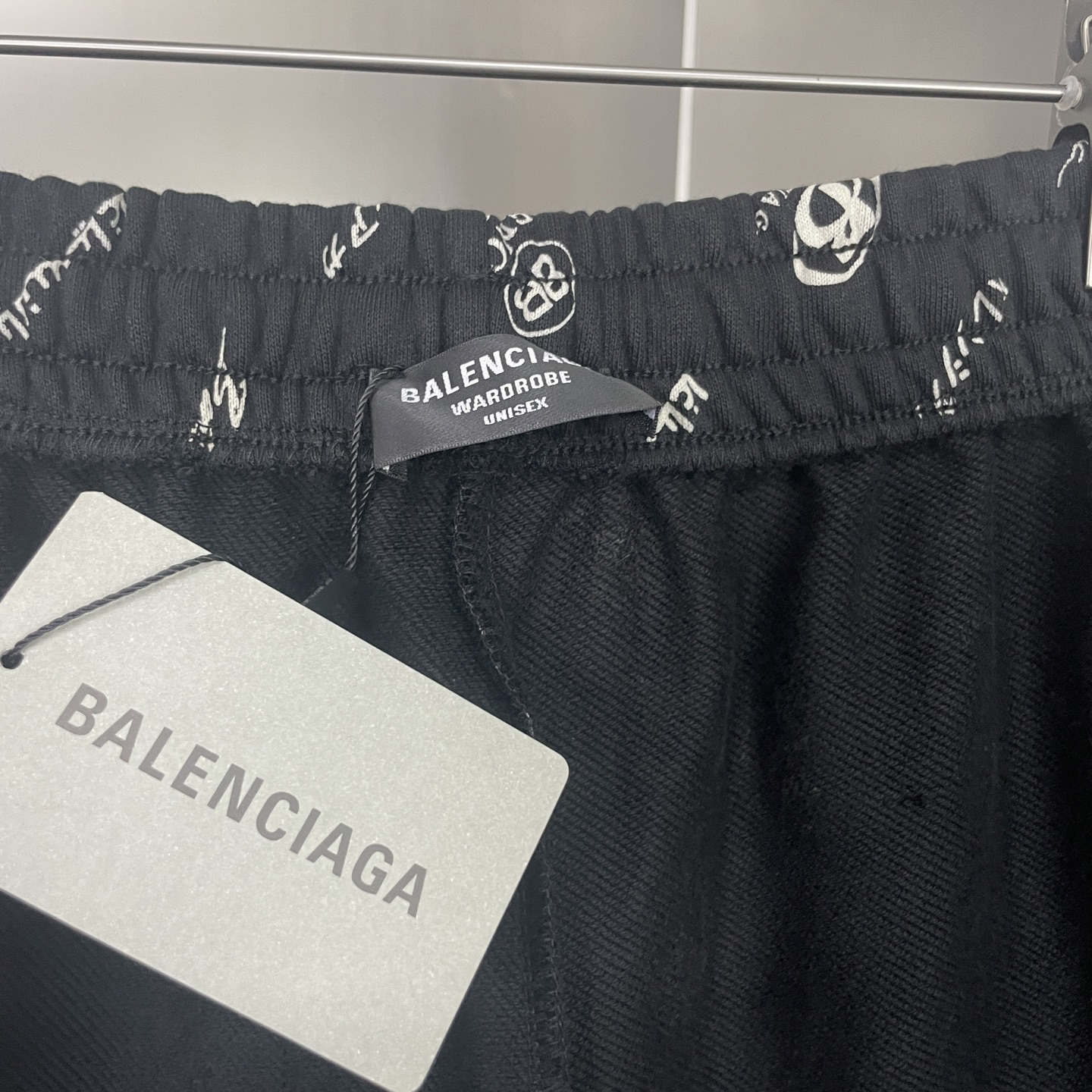 バレンシアガ「Balenciaga」ヘビーウォッシュ＋インディゴ染め＋フルロゴプリントショートパンツ