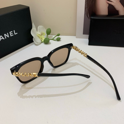 シャネル「Chanel」クルーズコレクション レトロ サングラス