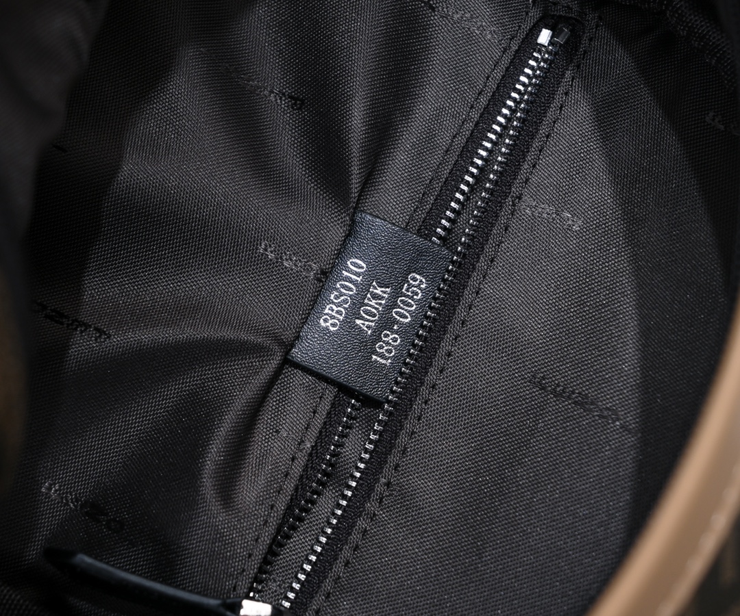 フェンディ「Fendi」Chiodo リュックサック