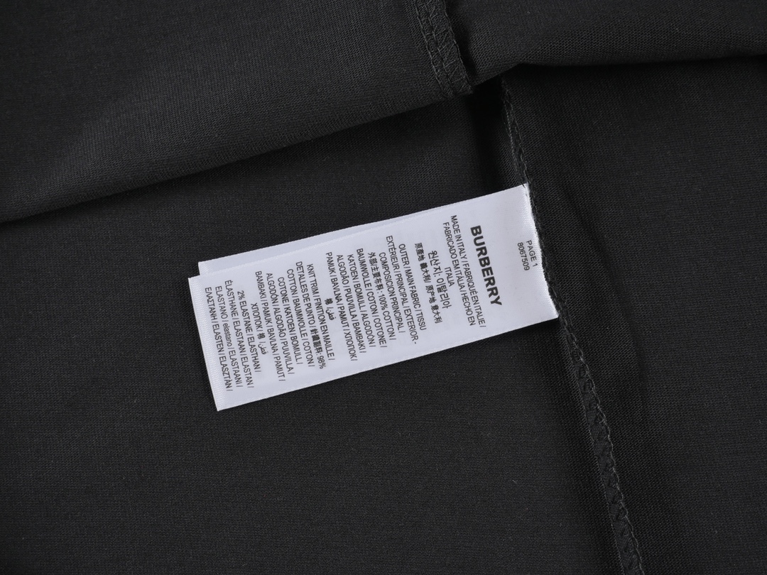 バーバリー「Burberry」 ハート＆ホースロゴ プリント Tシャツ