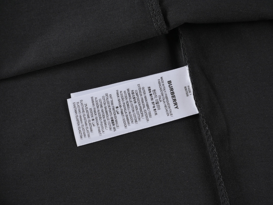 バーバリー「Burberry」 ハート＆ホースロゴ プリント Tシャツ