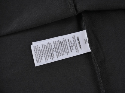 バーバリー「Burberry」 ハート＆ホースロゴ プリント Tシャツ