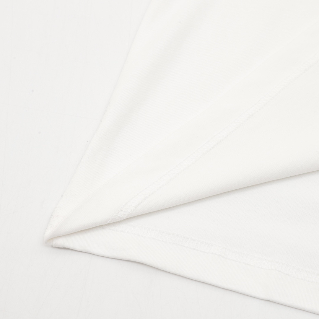 プラダ「Prada」3D ブラッシュド グラフィティ エンブロイダリー Tシャツ