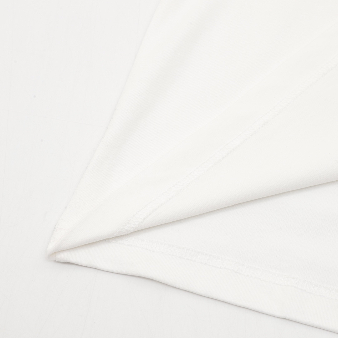 プラダ「Prada」3D ブラッシュド グラフィティ エンブロイダリー Tシャツ