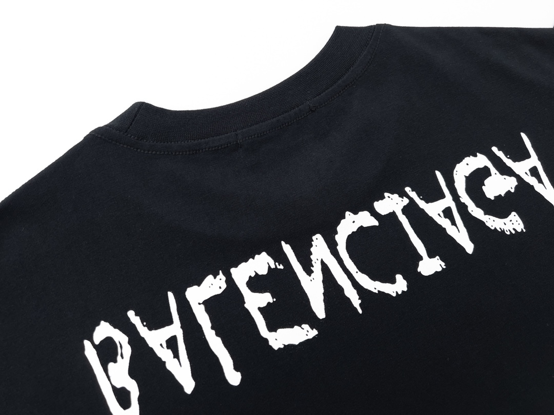バレンシアガ「Balenciaga」 ミラーシリーズ インバースロゴTシャツ