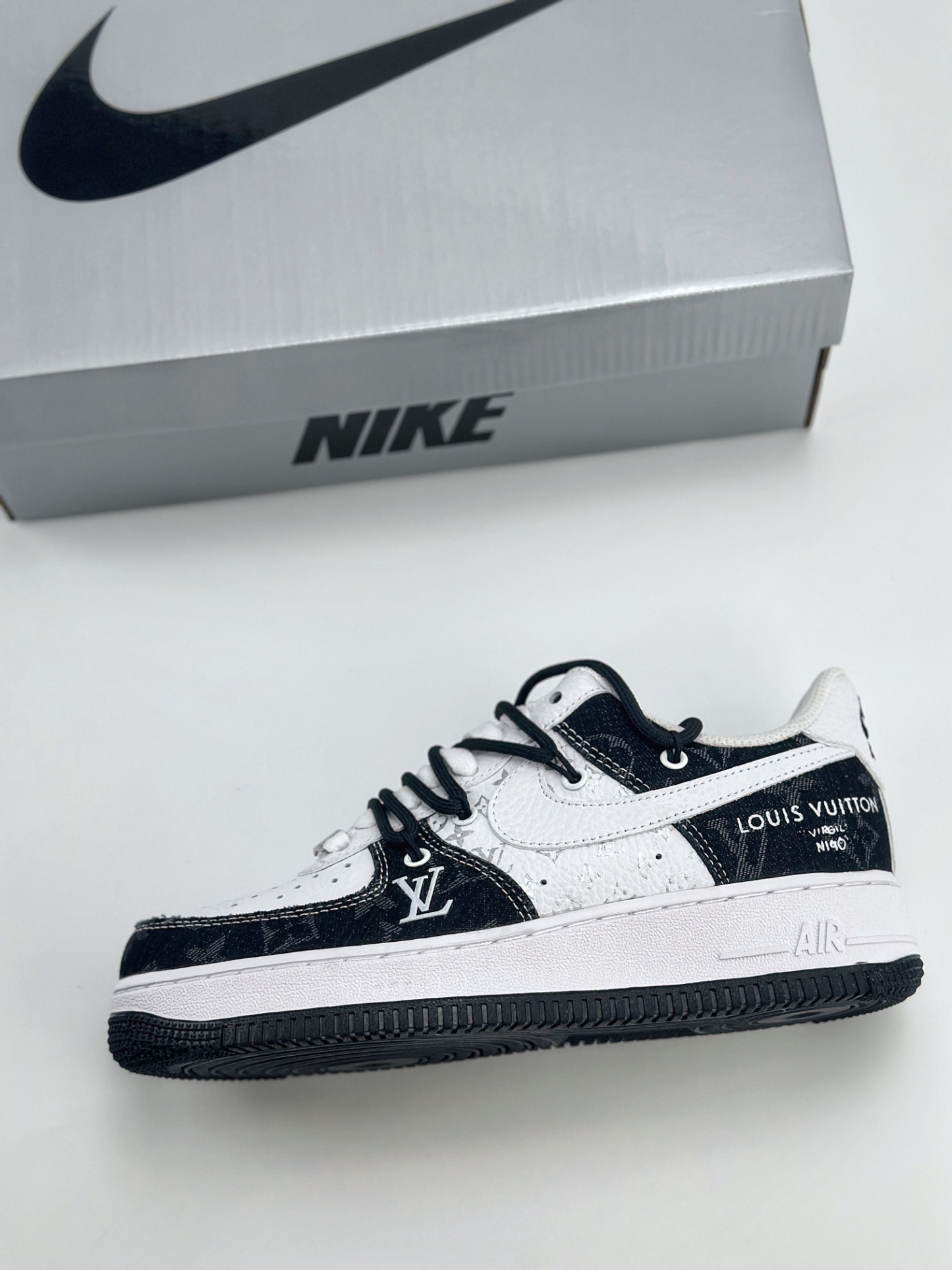 「コラボモデル」Louis Vuitton x Nike Air Force 1 Low スニーカー