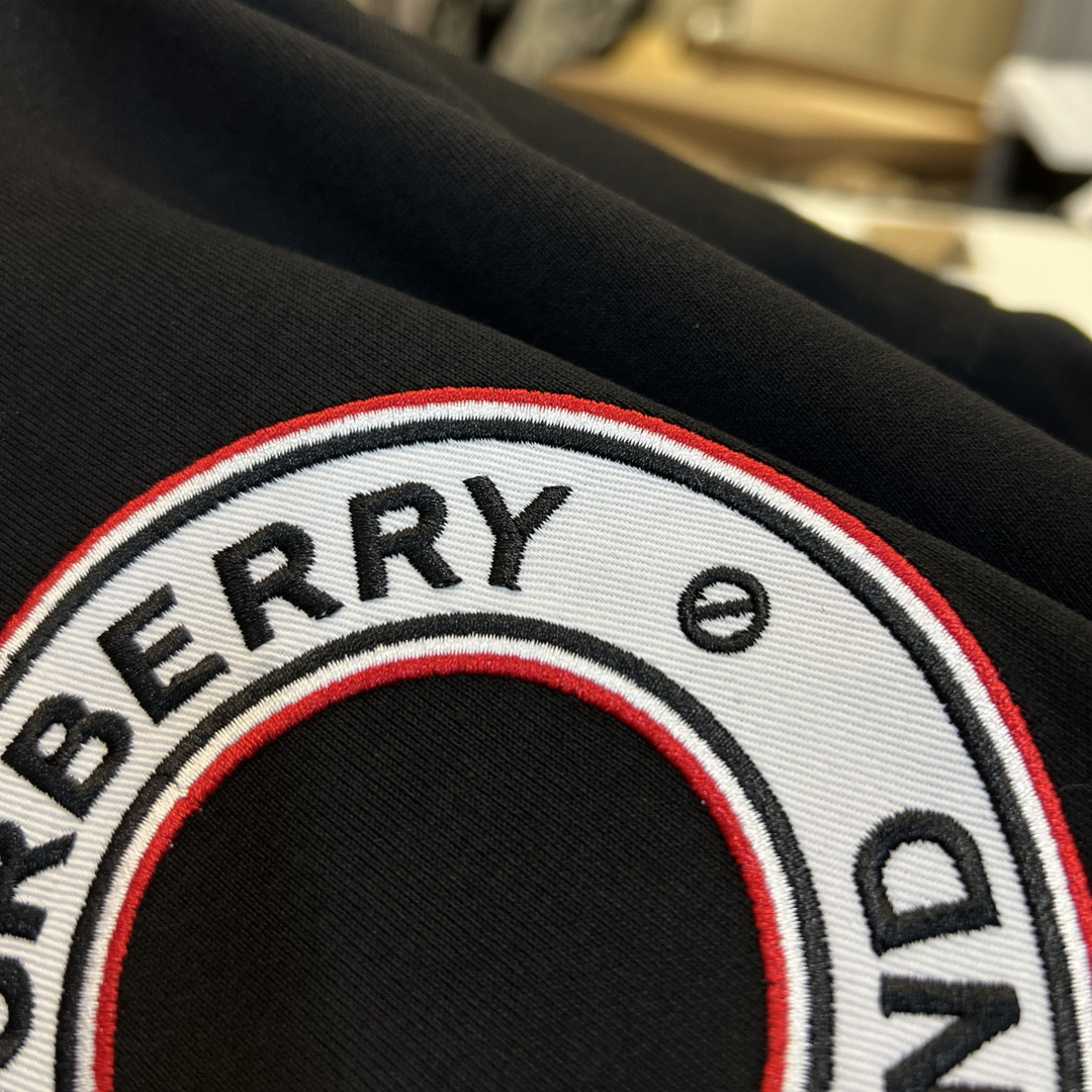 バーバリー「Burberry」サークルロゴ エンブロイダリー Tシャツ