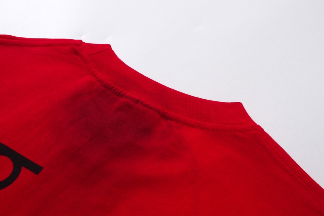 バレンシアガ「Balenciaga」スキーコレクション ビッグロゴTシャツ