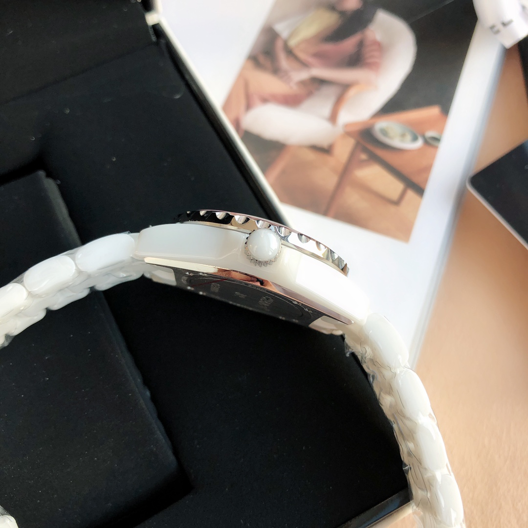 シャネル「Chanel」J12 キャリバー 33MM