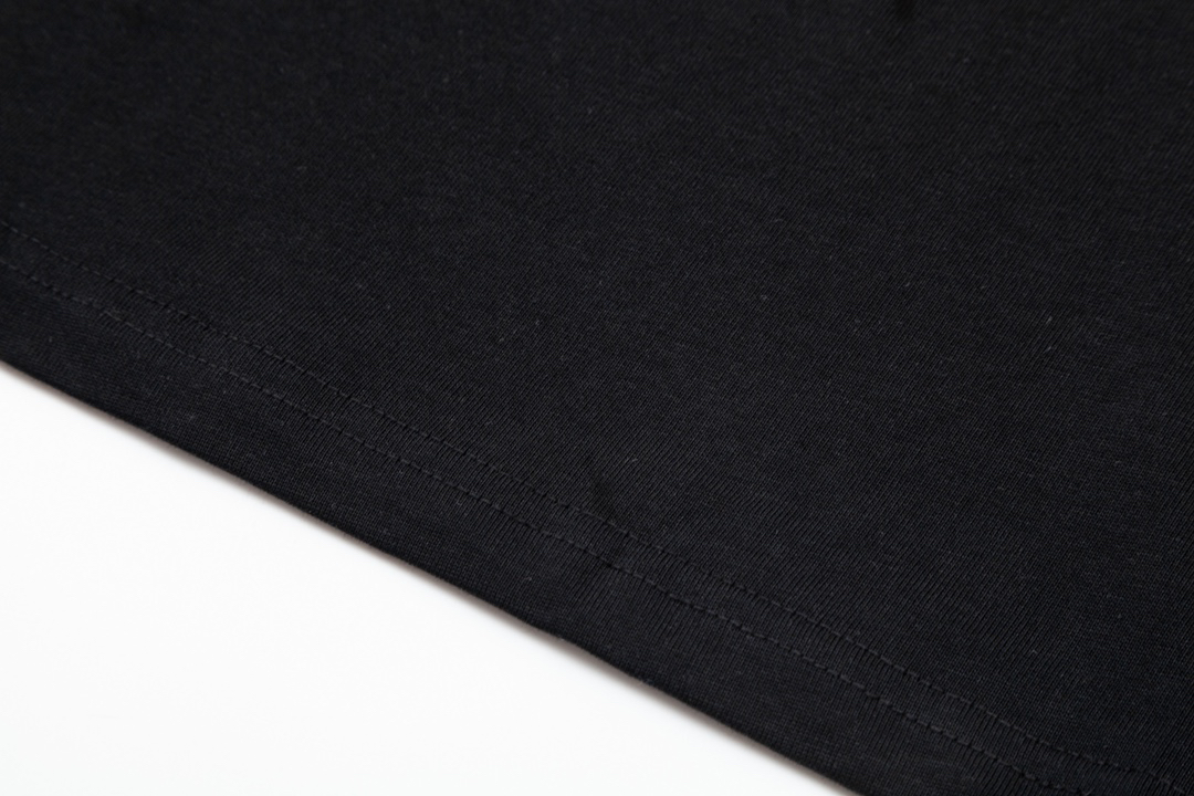 ヴァレンティノ「Valentino」アルファベット刺繍ゴーストパターンロゴクラシック識別子プリント