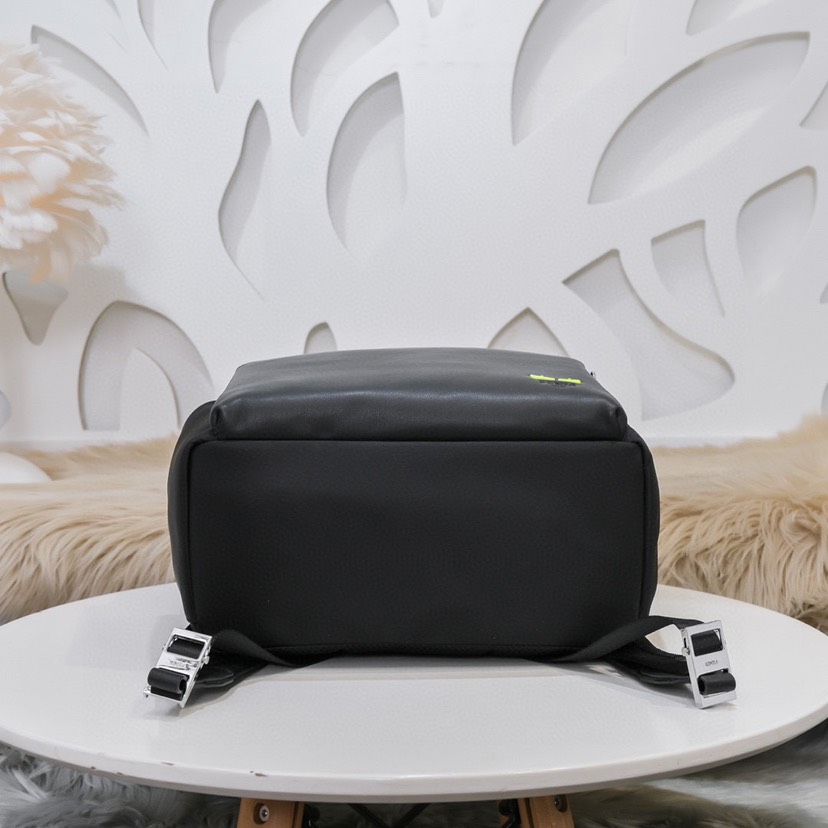 フェンディ「Fendi」 ストライク メンズ ラージ バックパック-ISETAN PRESTIGE CURATED