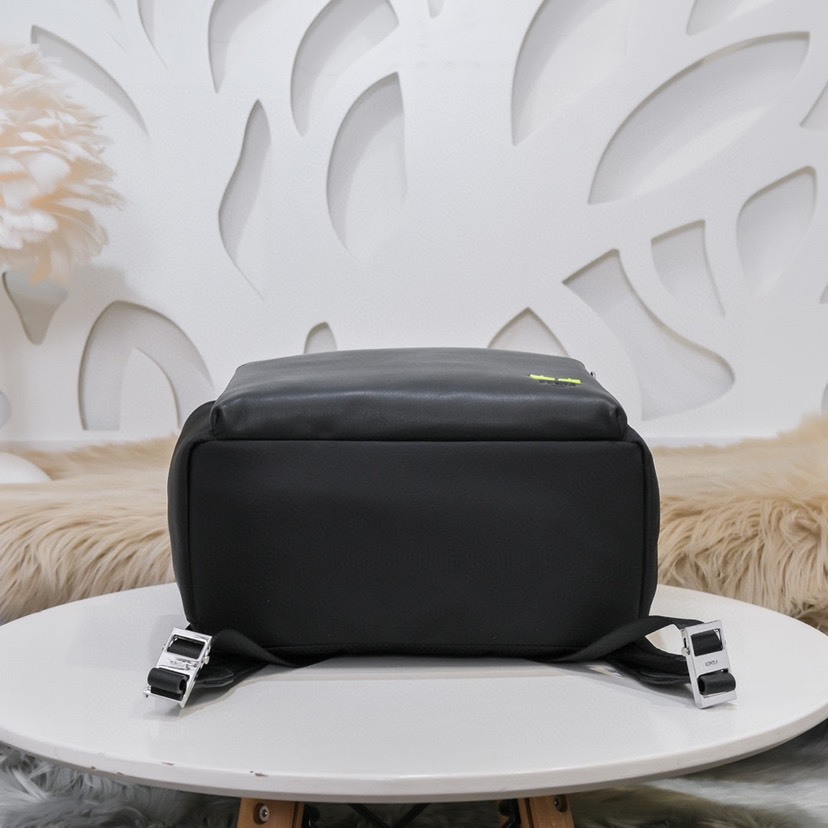 フェンディ「Fendi」 ストライク メンズ ラージ バックパック-ISETAN PRESTIGE CURATED