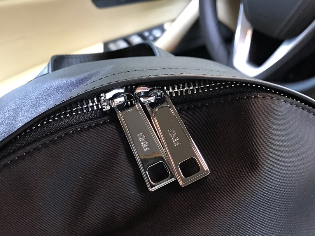 フェンディ「Fendi」バグズ メンズ ナイロン＆レザー バックパック