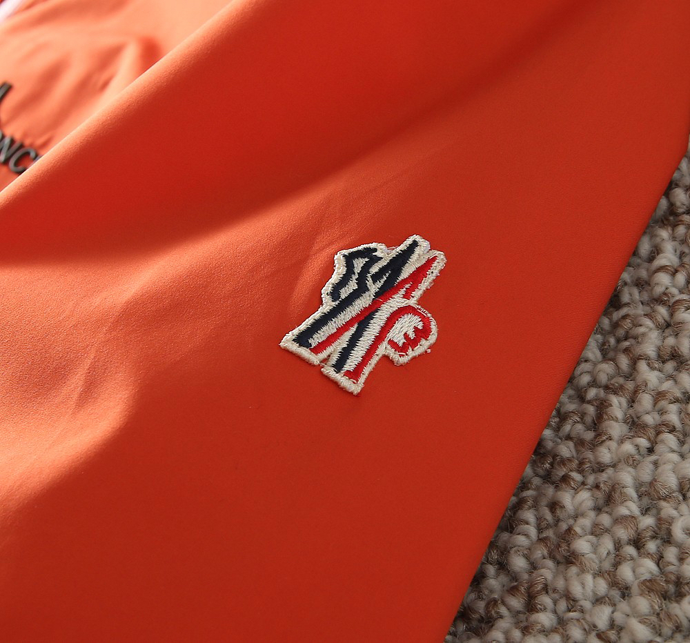 モンクレール「Moncler」秋のスタイル フード付きジャケット