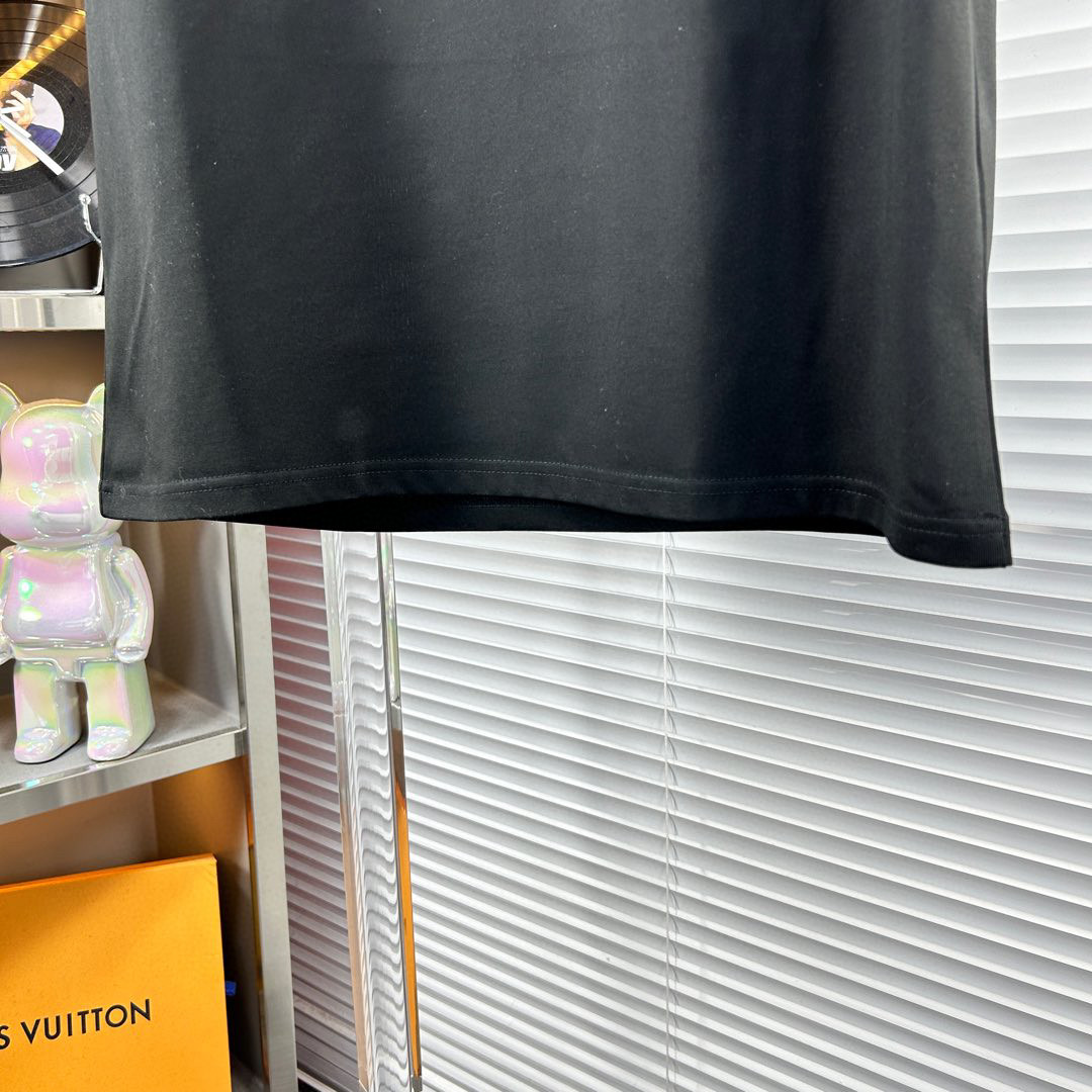 サンローラン「Saint Laurent」SS25 プレコレクション クルーネックTシャツ