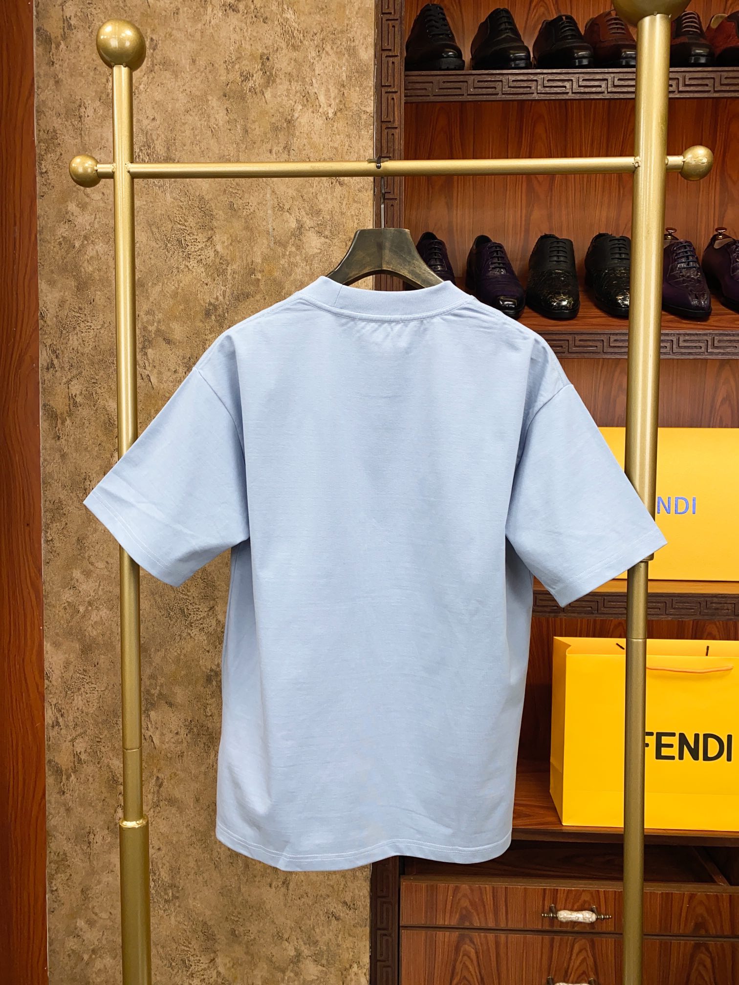 フェンディ「Fendi」FF エンボス刺繍ロゴ ショートスリーブTシャツ