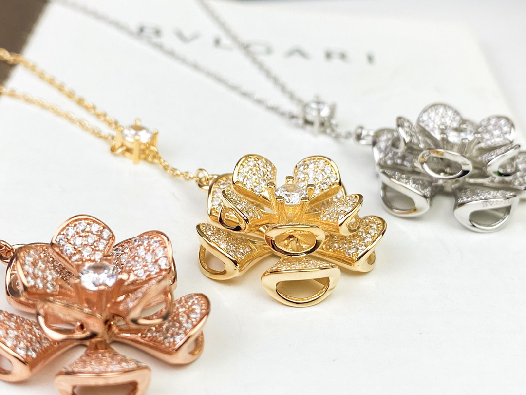 ブルガリ「Bvlgari」 DIVAS’ DREAM 回転式フルダイヤモンドフラワーネックレス41-43cm