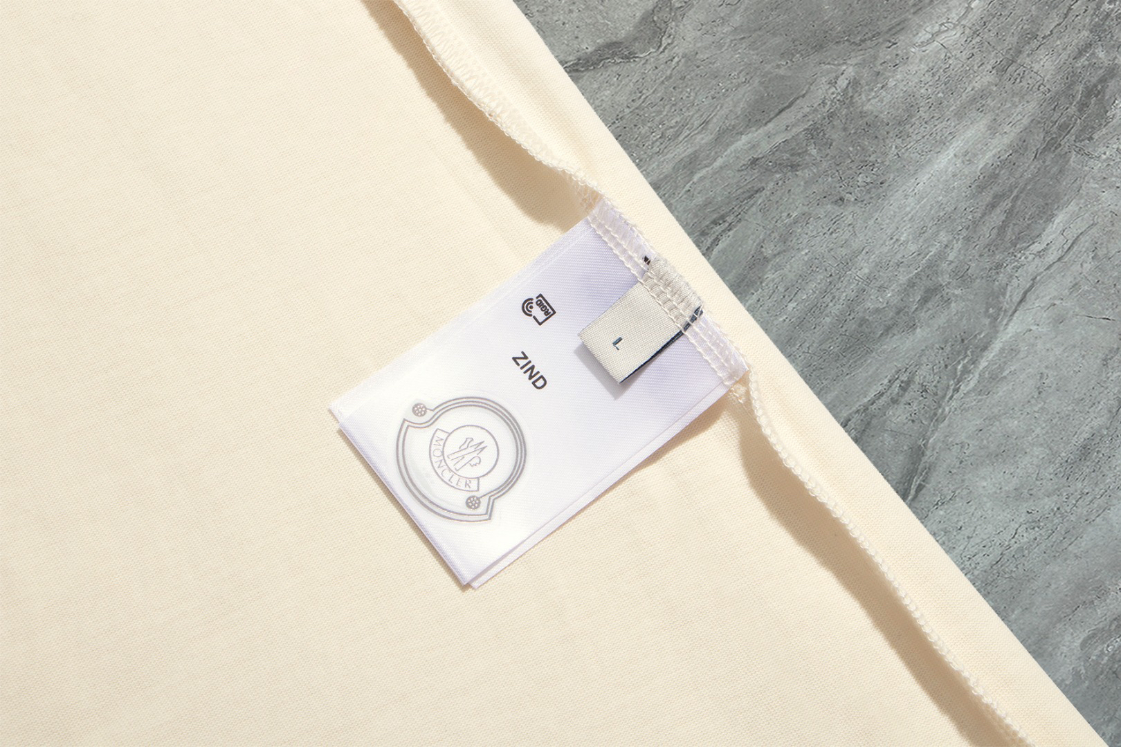 【ワンフォーワン】モンクレール「Moncler」ロゴエンブロイダリー クルーネックTシャツ【在庫僅少】