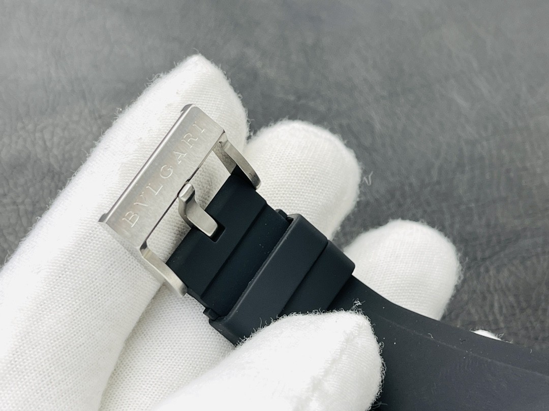 ブルガリ「Bvlgari」 オクト メンズウォッチ40MM