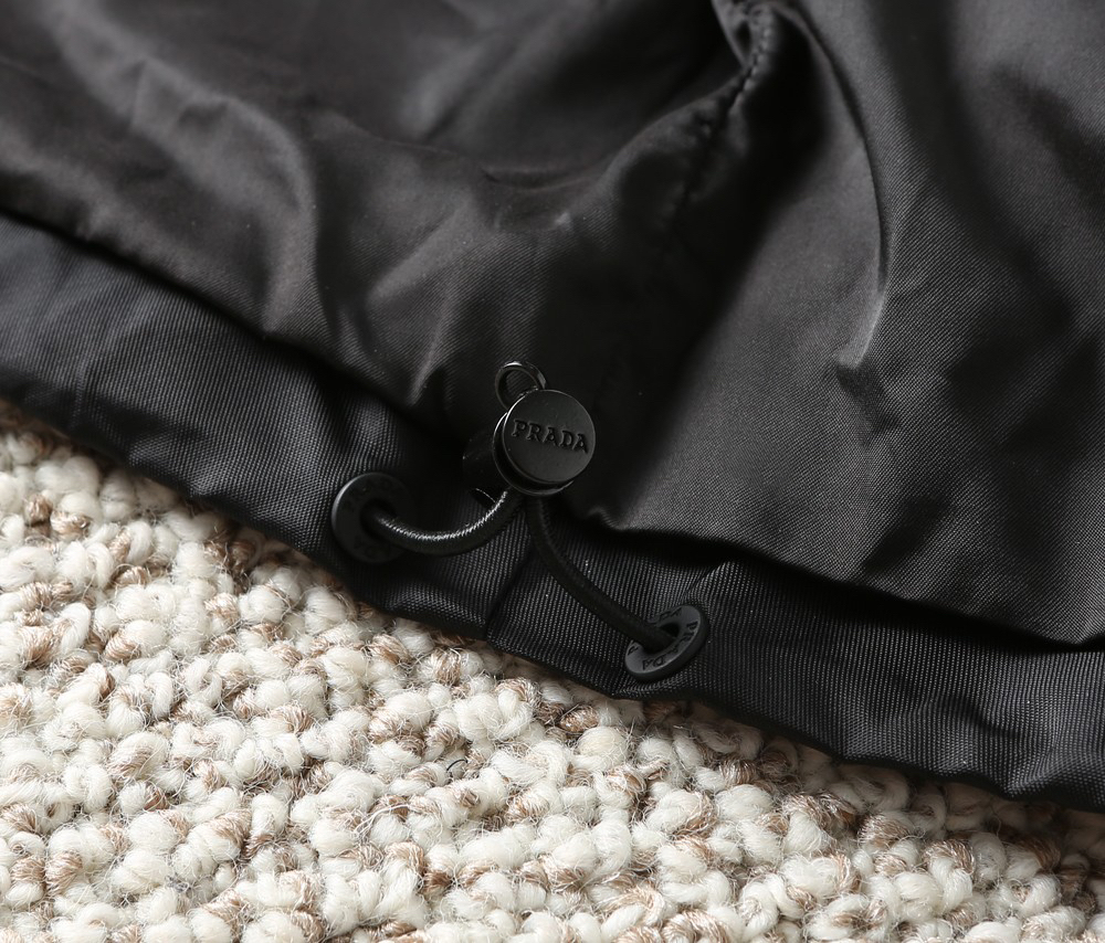 プラダ「Prada」秋冬 フード付きアウター