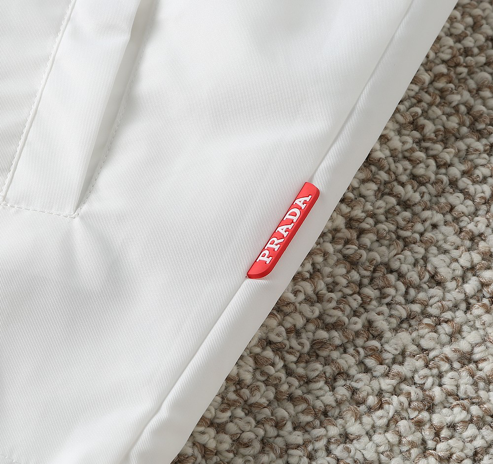 プラダ「Prada」秋冬 フード付きアウター