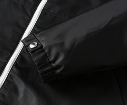 プラダ「Prada」アーリーオータム フード付きジャケット