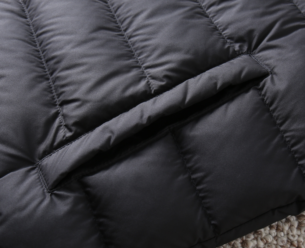 プラダ「Prada」秋冬ダウンジャケット