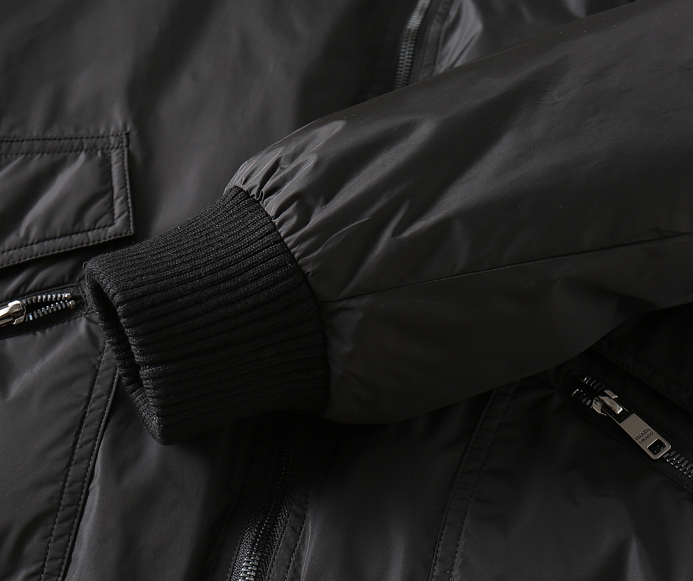 プラダ「Prada」秋冬ダウンジャケット