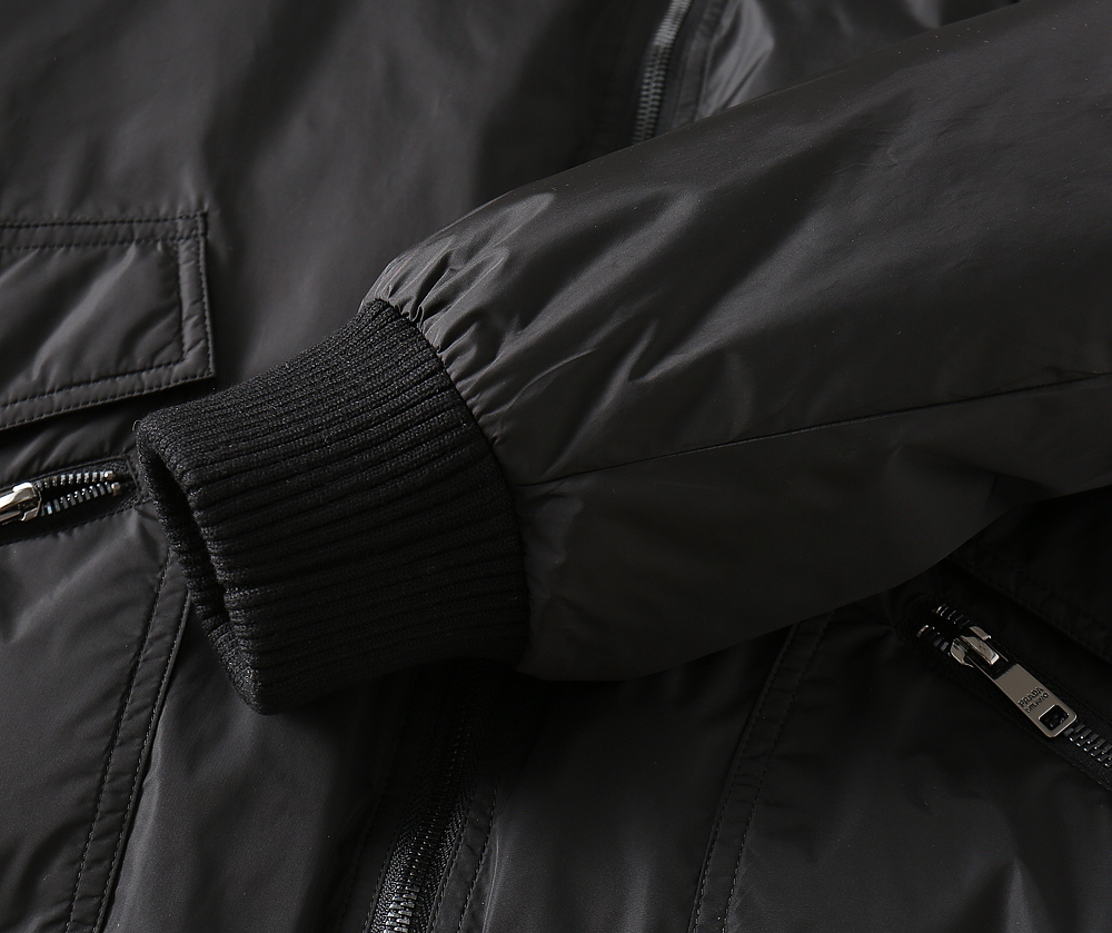 プラダ「Prada」秋冬ダウンジャケット