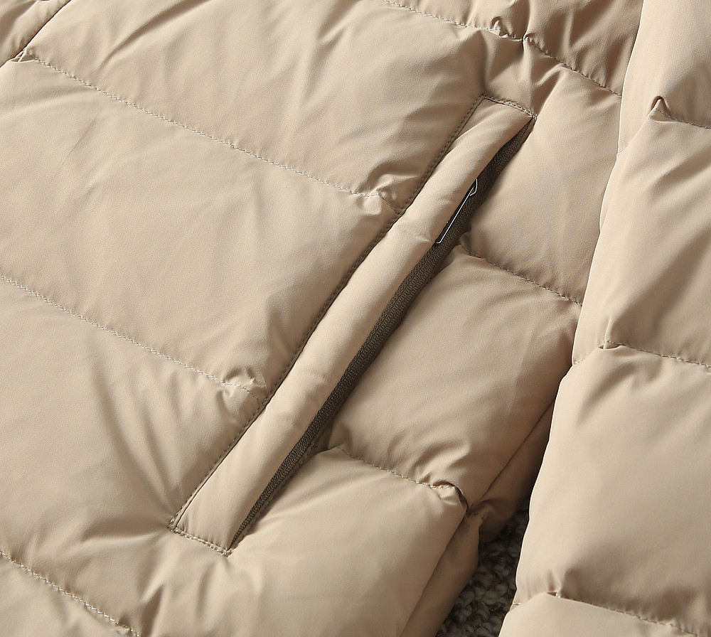 プラダ「Prada」秋冬ダウンジャケット