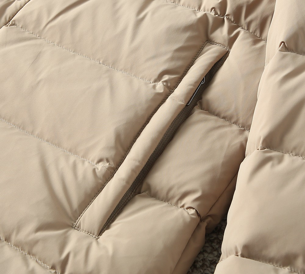 プラダ「Prada」秋冬ダウンジャケット