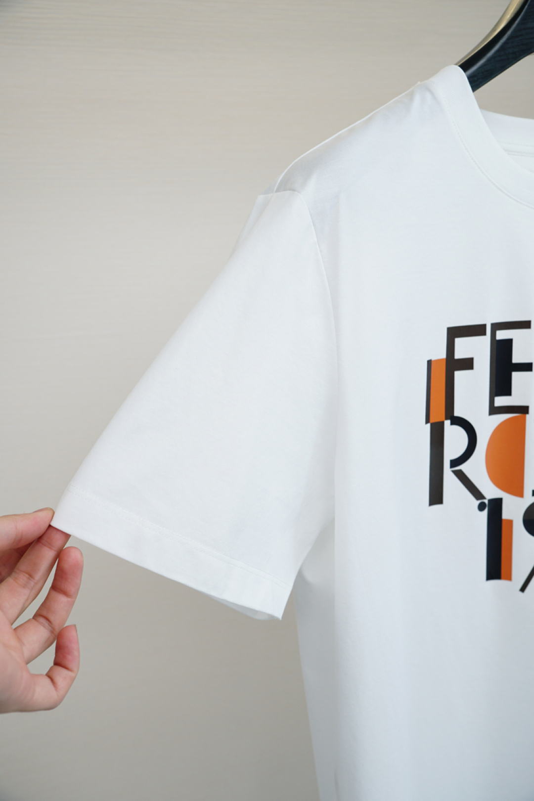 フェンディ「Fendi」2025SS フロントプレート レターロゴ プリント ショートスリーブTシャツ