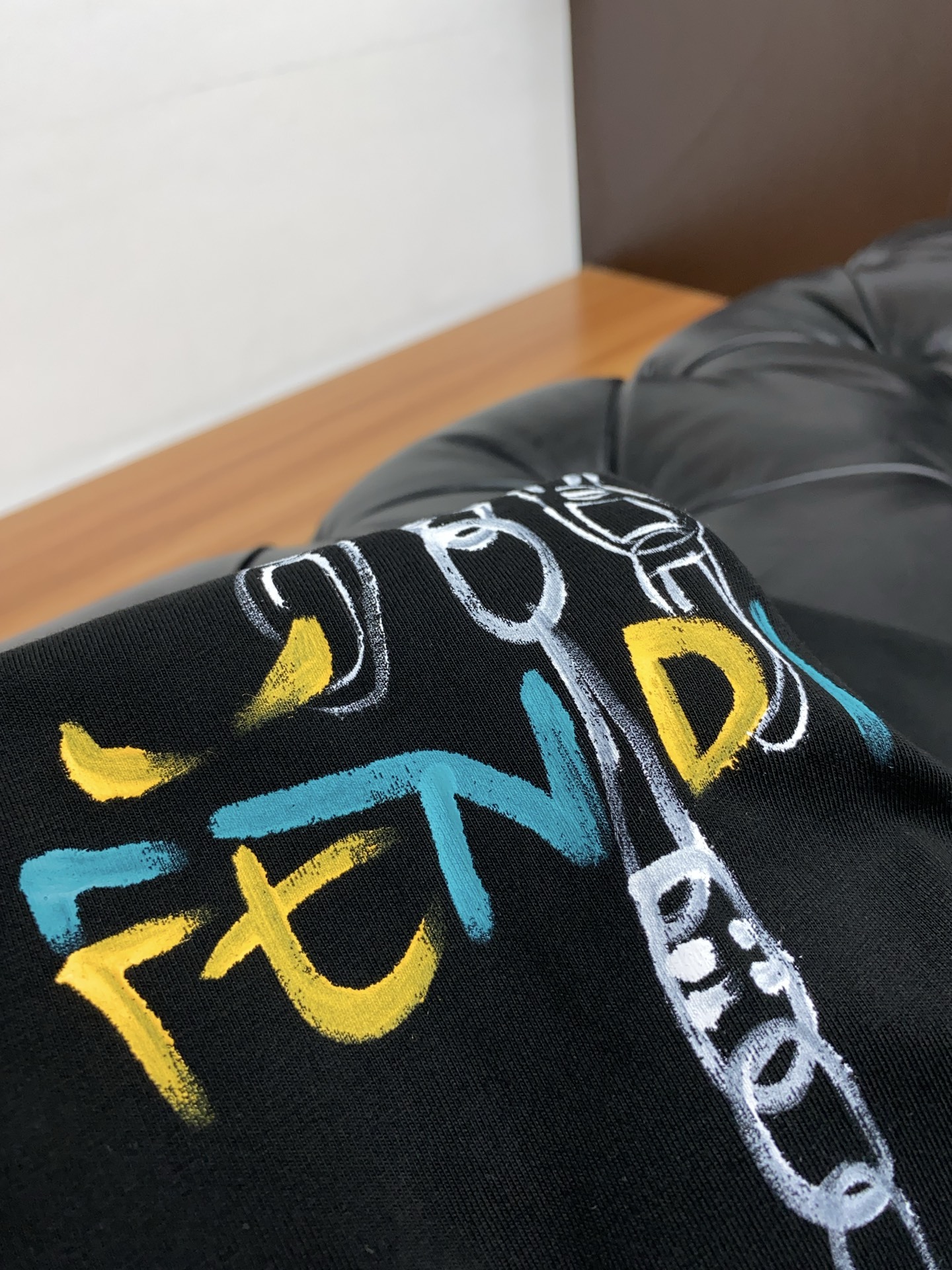 フェンディ「Fendi」SSコレクション 新工法ロゴ メンズ オーバーサイズ ラウンドネックTシャツ