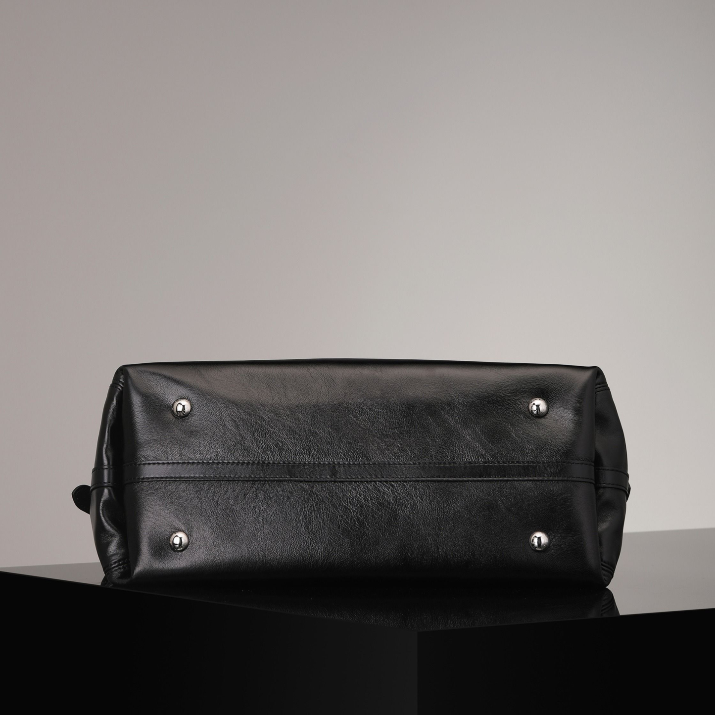 ルイ・ヴィトン「Louis Vuitton」キャリーオールダーク MM