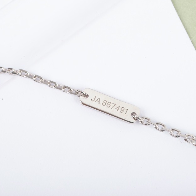 ヴァン クリーフ＆アーペル「Van Cleef & Arpels」 Alhambra 四つ葉のクローバー ネックレス長は42cm