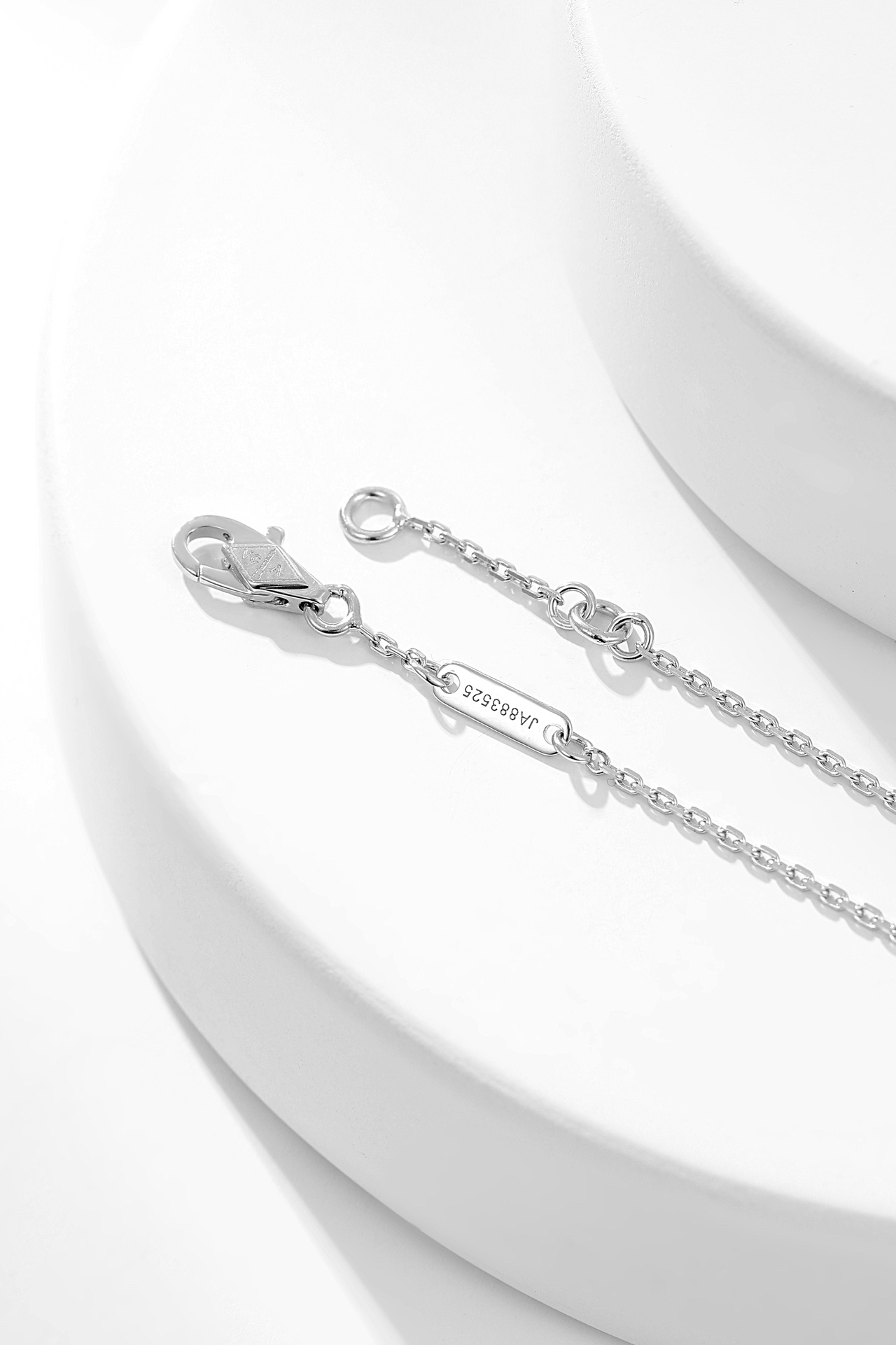 ヴァン クリーフ＆アーペル「Van Cleef & Arpels」 Frivole 3-Flower 18Kホワイトゴールド ダイヤモンド ブレスレット12mm