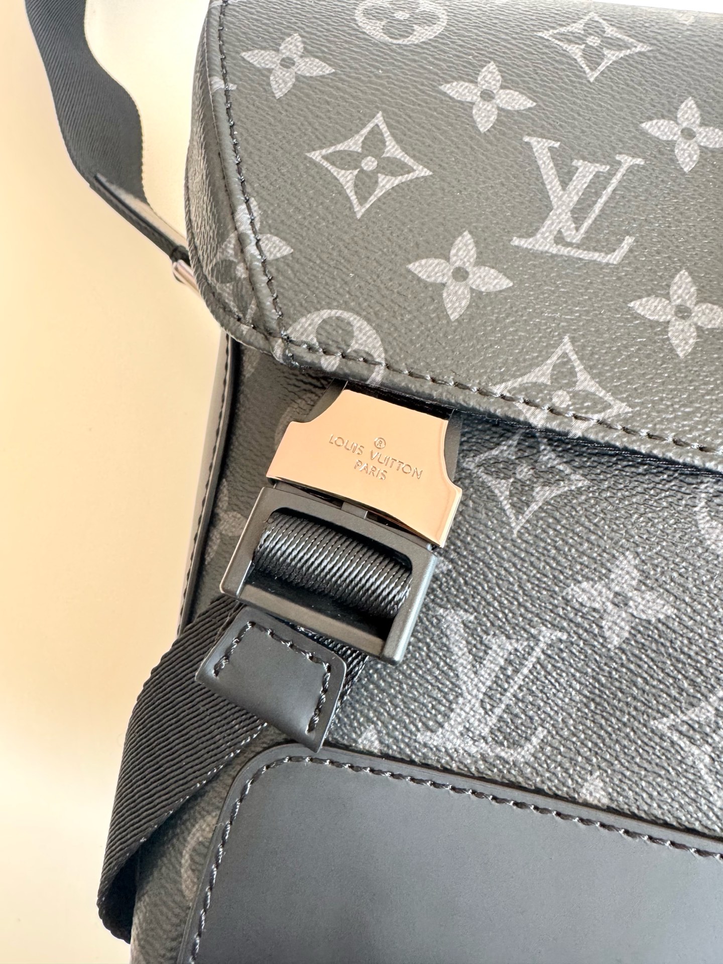 ルイ・ヴィトン「Louis Vuitton」スタイリッシュ メッセンジャーバッグ