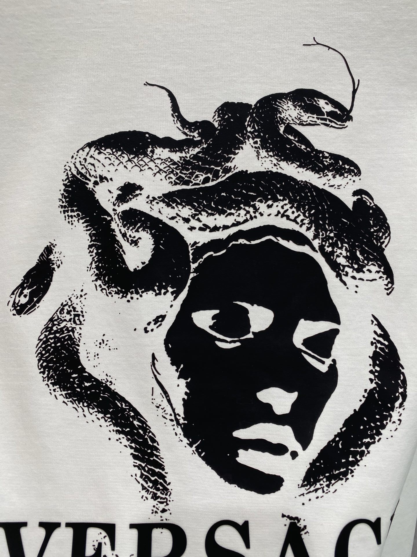 ヴェルサーチ「Versace」メドゥーサロゴ プリントTシャツ