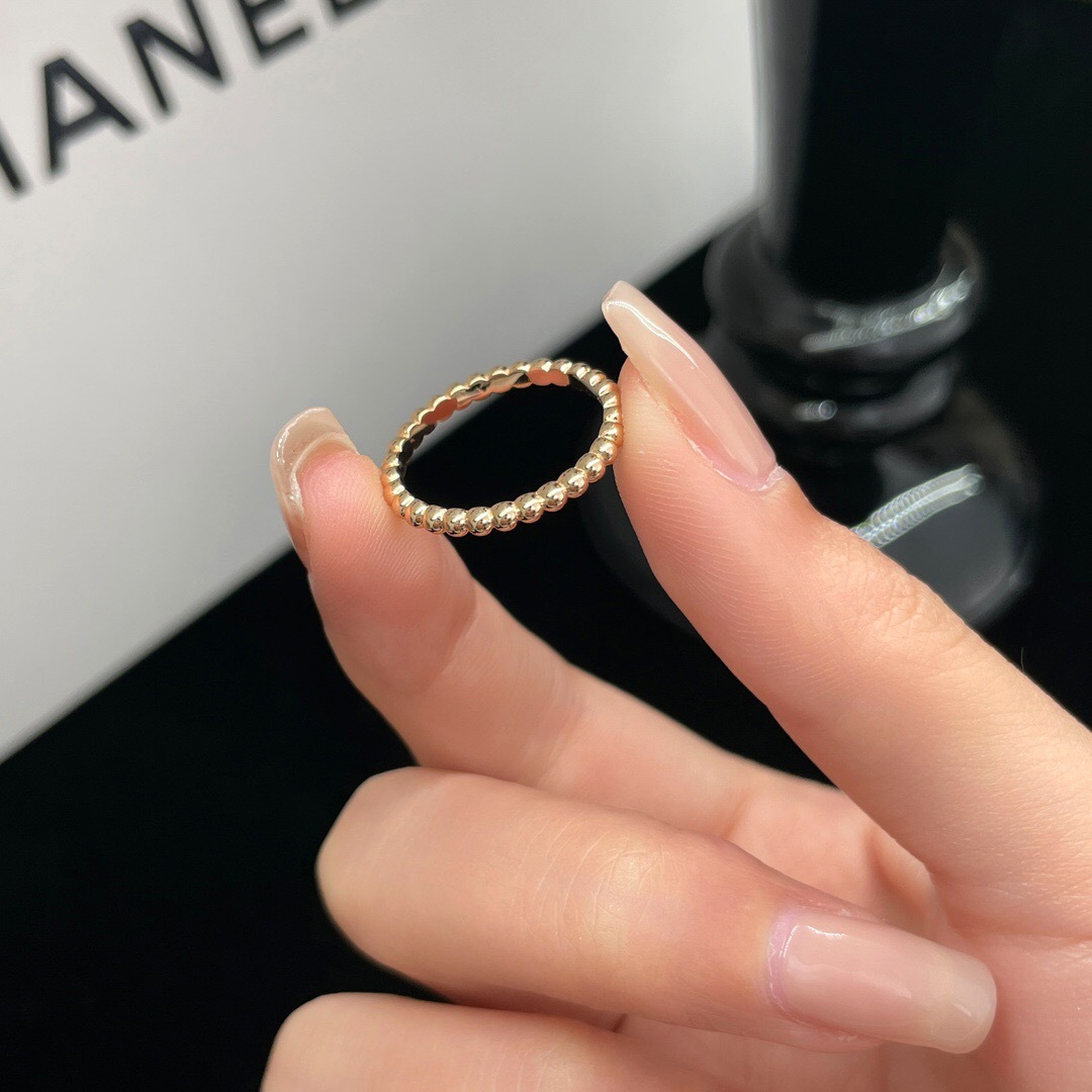 ヴァン クリーフ＆アーペル「Van Cleef & Arpels」Perlée™ pearls of gold リング