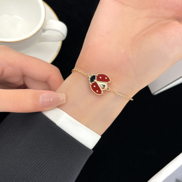 ヴァン クリーフ＆アーペル「Van Cleef & Arpels」 Lucky Spring® Coccinelle シングルチャーム ブレスレット18.5cm