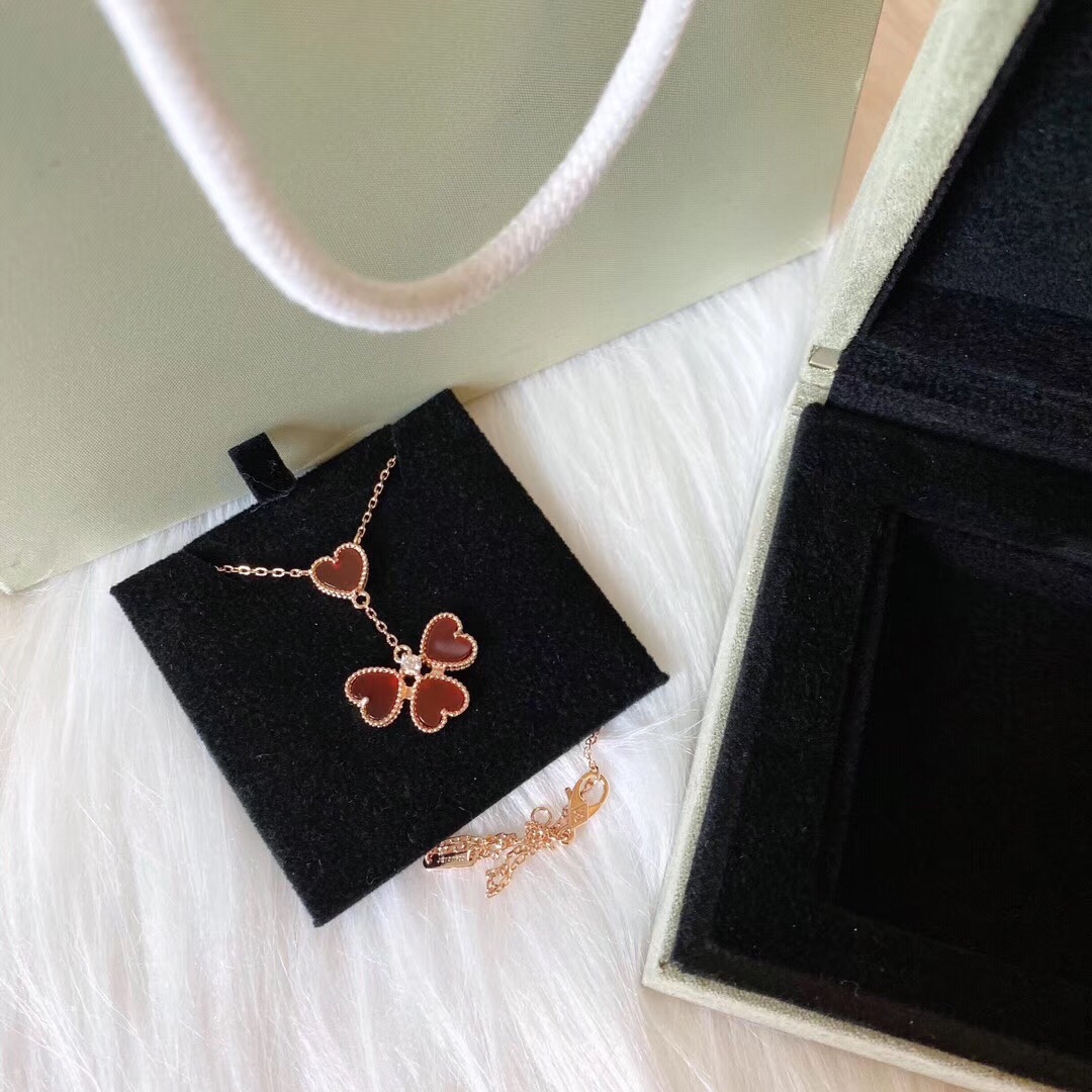 ヴァン クリーフ＆アーペル「Van Cleef & Arpels」Sweet Hearts ハートペンダント42cm