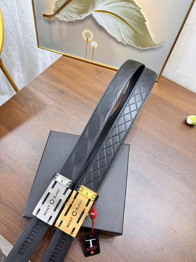 ヴァン クリーフ＆アーペル「Van Cleef & Arpels」クラシックコレクション オートマチックバックル レザーベルト100cm