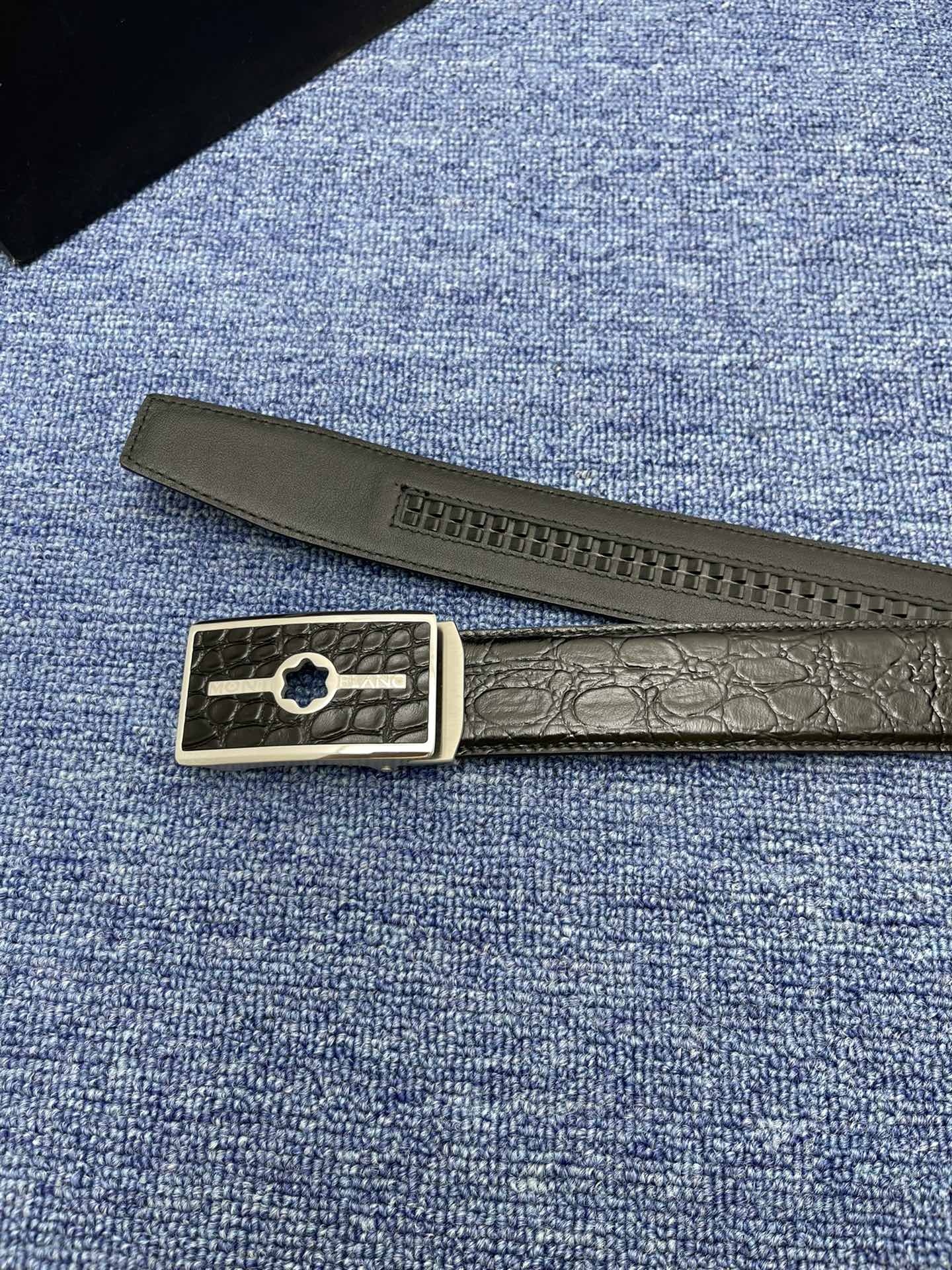 ヴァン クリーフ＆アーペル「Van Cleef & Arpelsクラシックコレクション オートマチックスチールバックル レザーベルト」100cm